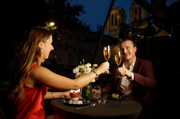 3-Course Dinner Cruise on the Seine with Live Music