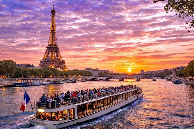Daytime or sunset cruise on the Seine with a drink, ice cream, or dessert