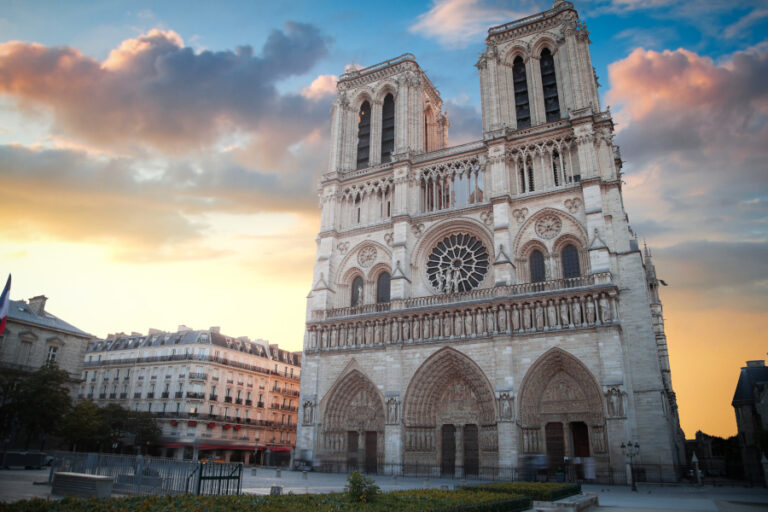 Notre-Dame Cathedral: Guided Tour with Scheduled Entry