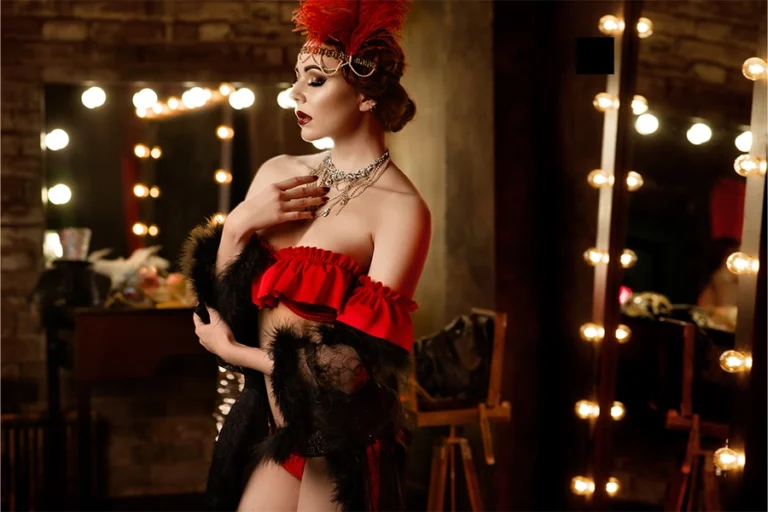 Paris: Moulin Rouge Cabaret Show Ticket with Champagne