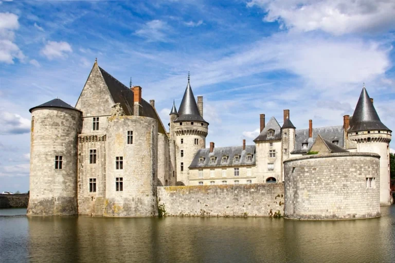 Amboise: Tickets to Clos Lucé Castle, Park, and Da Vinci Museum