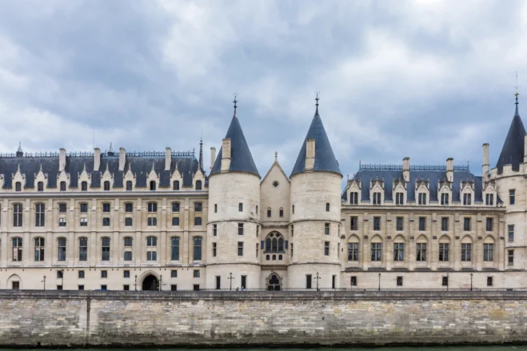 Conciergerie entrance with Histopad