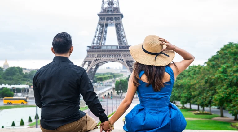 Paris: Photoshoot around the Eiffel Tower with 55 edited photos