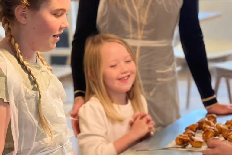 Macaron-making class for families and children