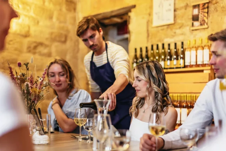 Cheese and wine tasting in Montmartre with a local cheesemaker