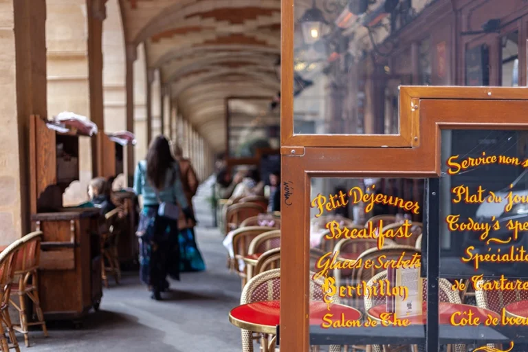 Paris: The Marais without the crowds. Guided tour.