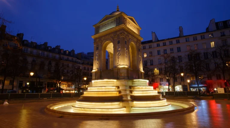 Fontaine des Innocents at night