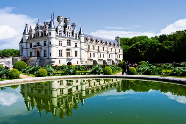 From Paris: Full-Day Loire Valley Castles Tour