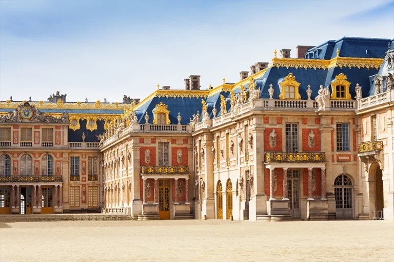 Versailles: Guided Tour of the Palace and Gardens Without Reservation