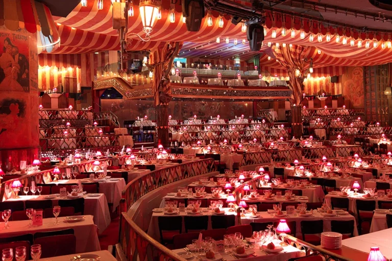Paris: Eiffel Tower, Dinner Cruise, and Moulin Rouge Show