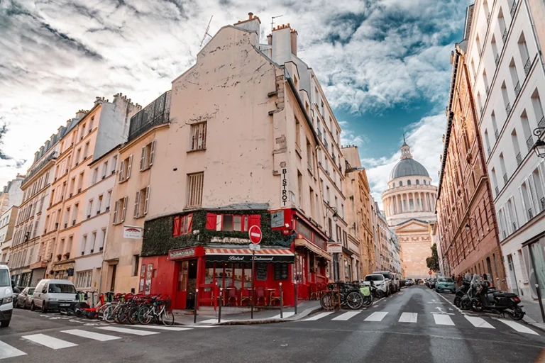 Paris: Guided Walking Tour of the Historic Center and Latin Quarter