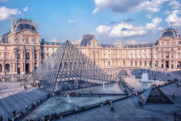 Louvre: Priority Access and Guided Tour of the Mona Lisa and Museum Icons