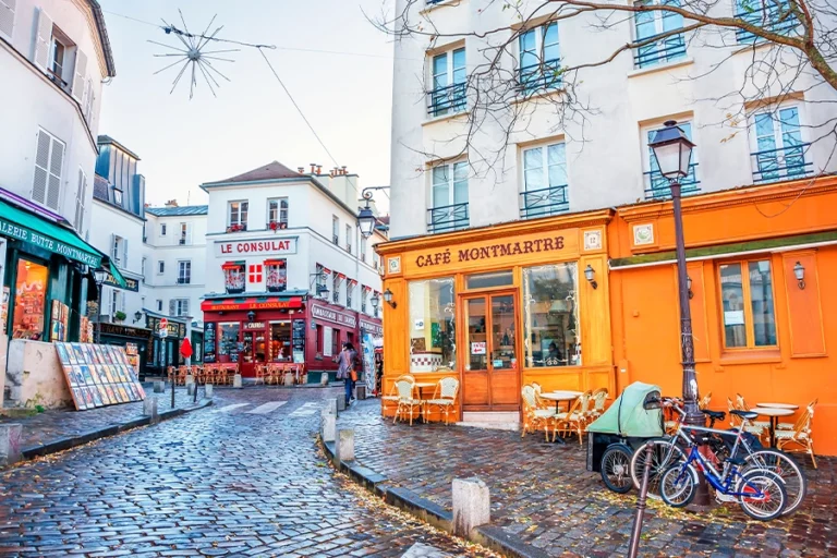Paris: Montmartre Highlights Walking Tour with a Local Guide