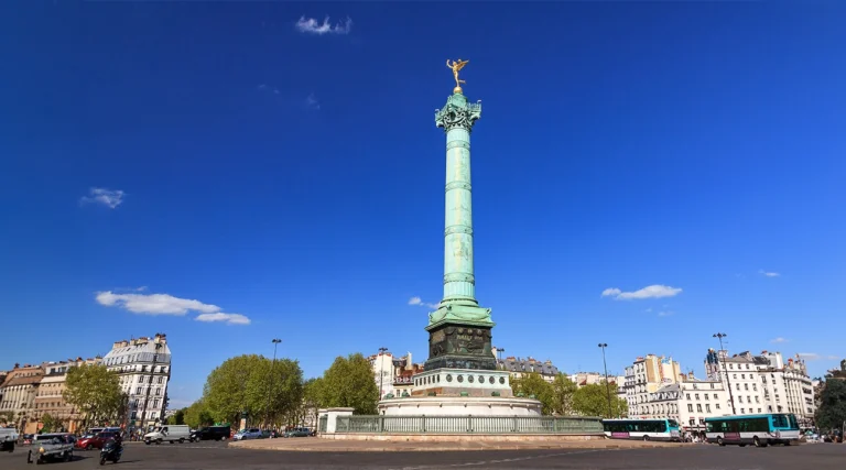 Place de la Bastille with traffic around