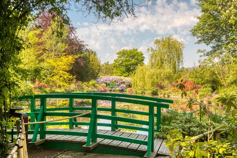 From Paris: Guided Day Trip to Monet's Garden at Giverny