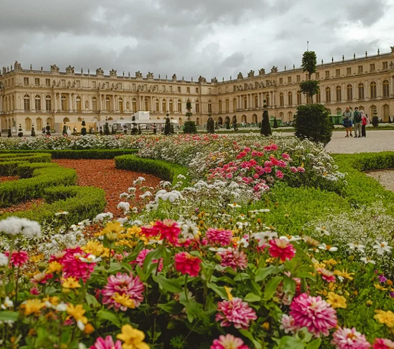 Guided tour of the Palace of Versailles with escorted entrance