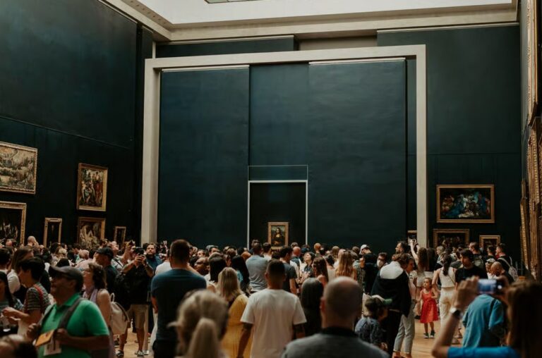 Louvre Museum Entrance with Expert Guide and Audio Guide for the Mona Lisa