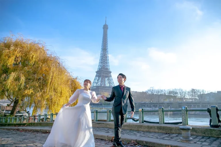 Paris: Photoshoot around the Eiffel Tower with 55 edited photos