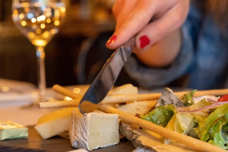 Traditional Latin Quarter Food Tour with Full Meal