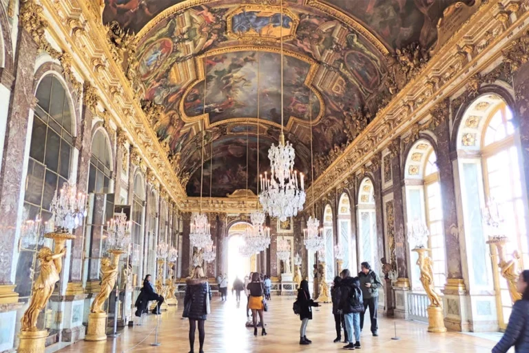 Versailles: Guided Palace Tour with Skip-the-Line Entry and Full Access