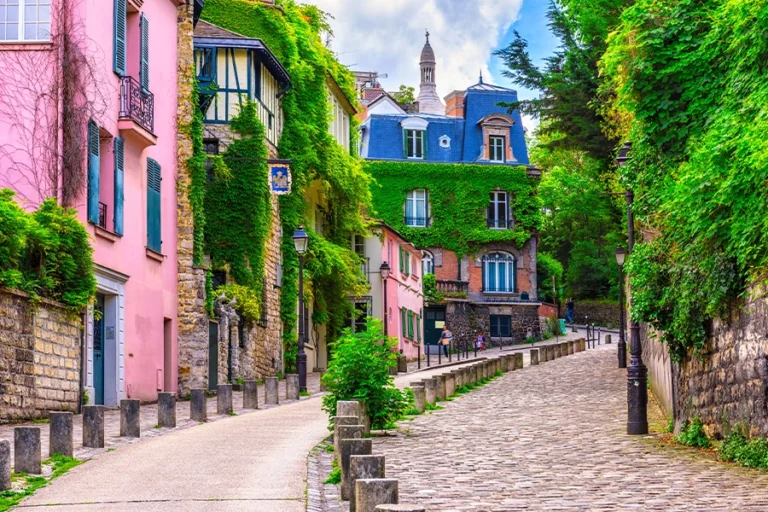 Montmartre for Art Lovers - Walking Tour with an Expert Guide
