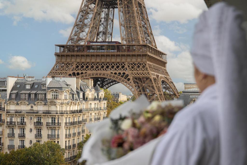 Paris Eiffel Tower Coach