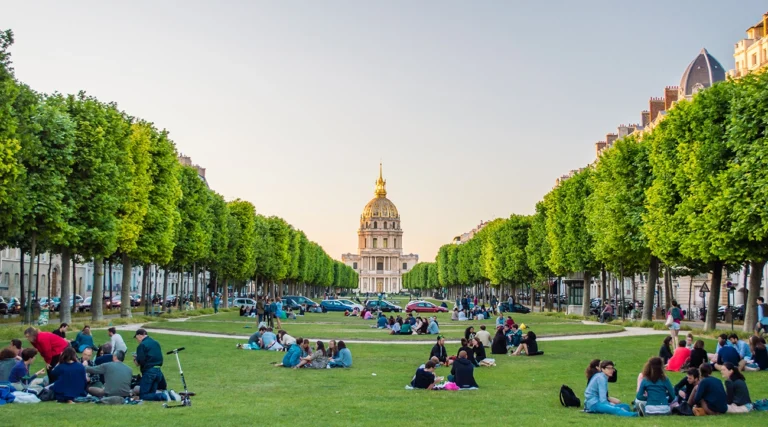 Green area in front of the Hotel de Invalides