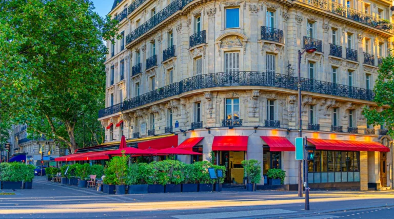 Corner bistro in a Marais building
