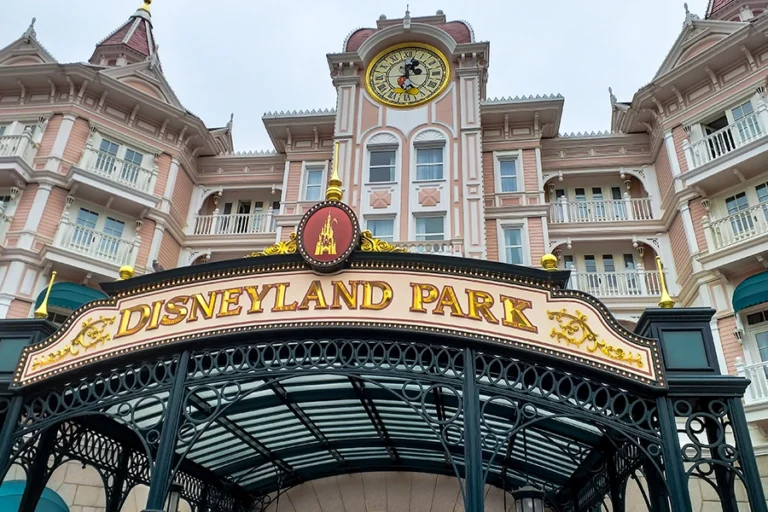 Tickets and shuttle transportation to Disneyland® Paris